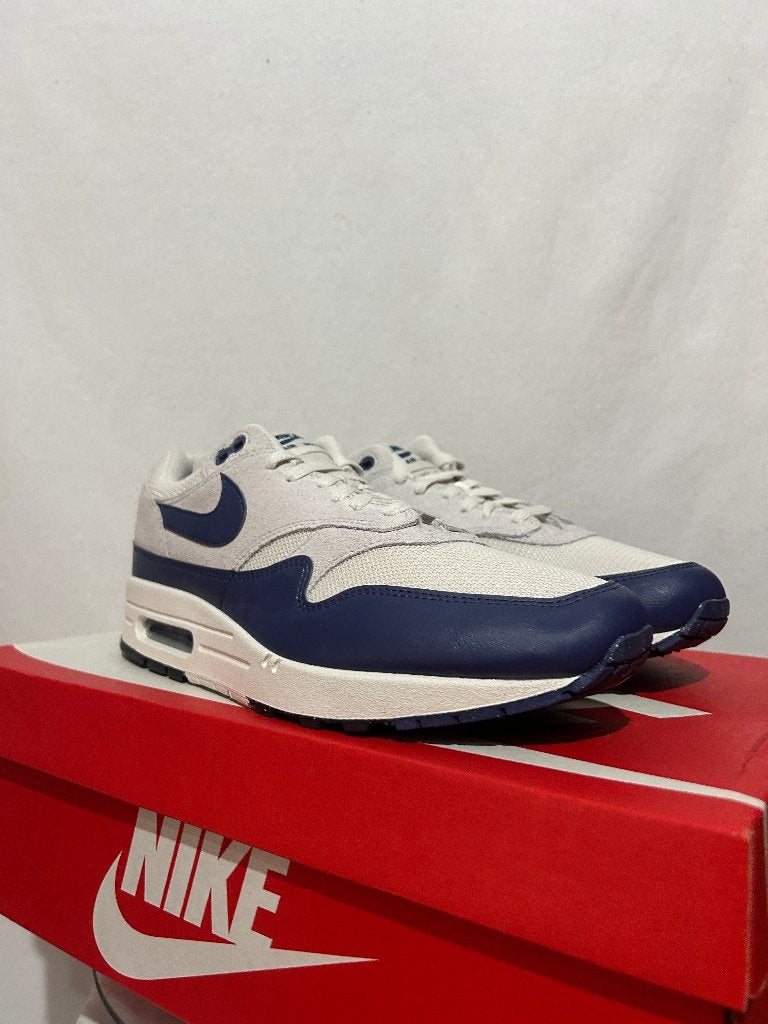 NIEUW IN DOOS! Maat 41 - Nike Air Max 1 Sanded Purple, Overige kleuren, Verzenden, Nike, Nieuw