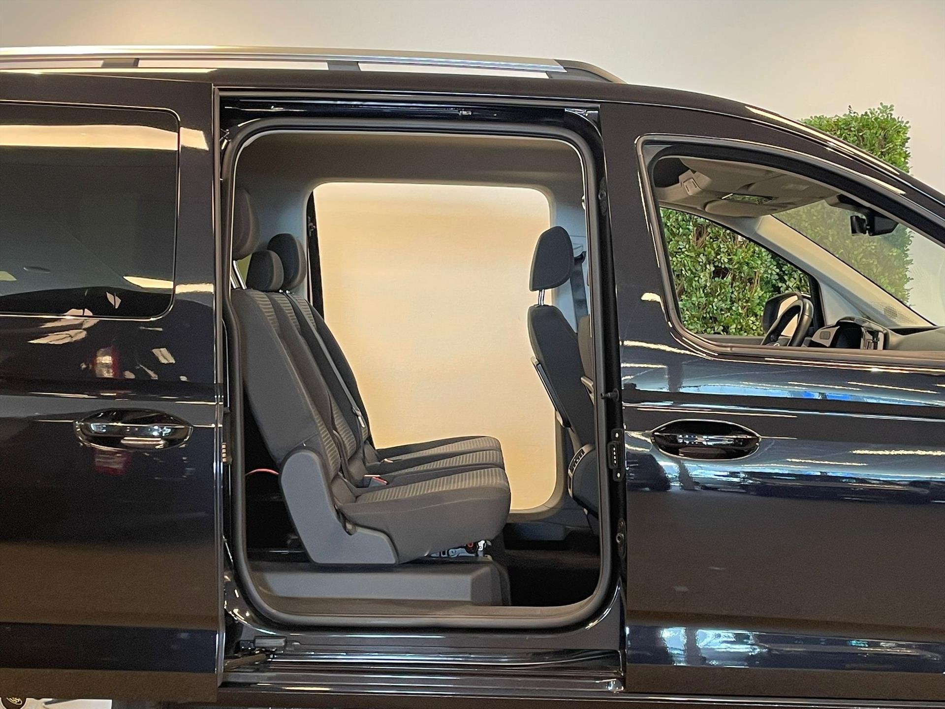 Ford Tourneo Connect L2 Rolstoelauto Automaat 5+1, Automaat, 12 maanden, Stof, Zwart