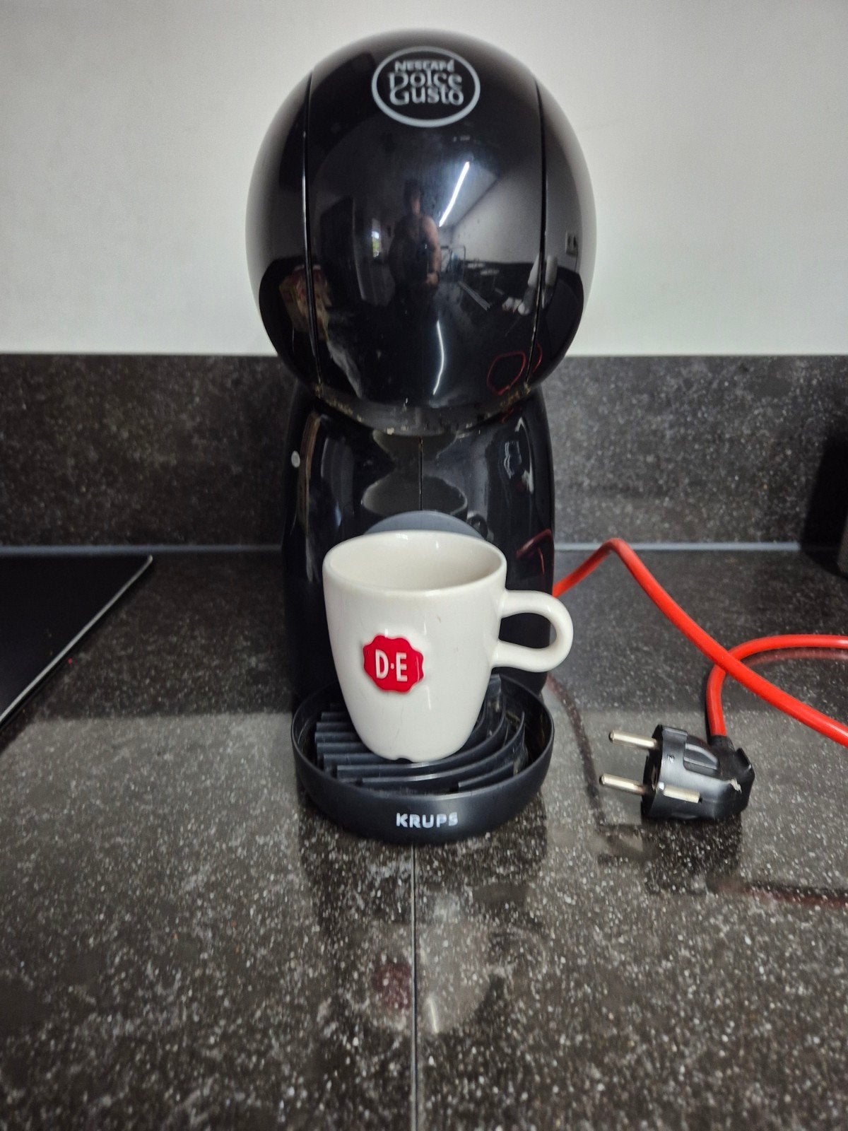 Nescafé Dolce Gusto Krups koffiezetapparaat met cups, Koffiemachine, Ophalen of Verzenden, Zo goed als nieuw, 1 kopje
