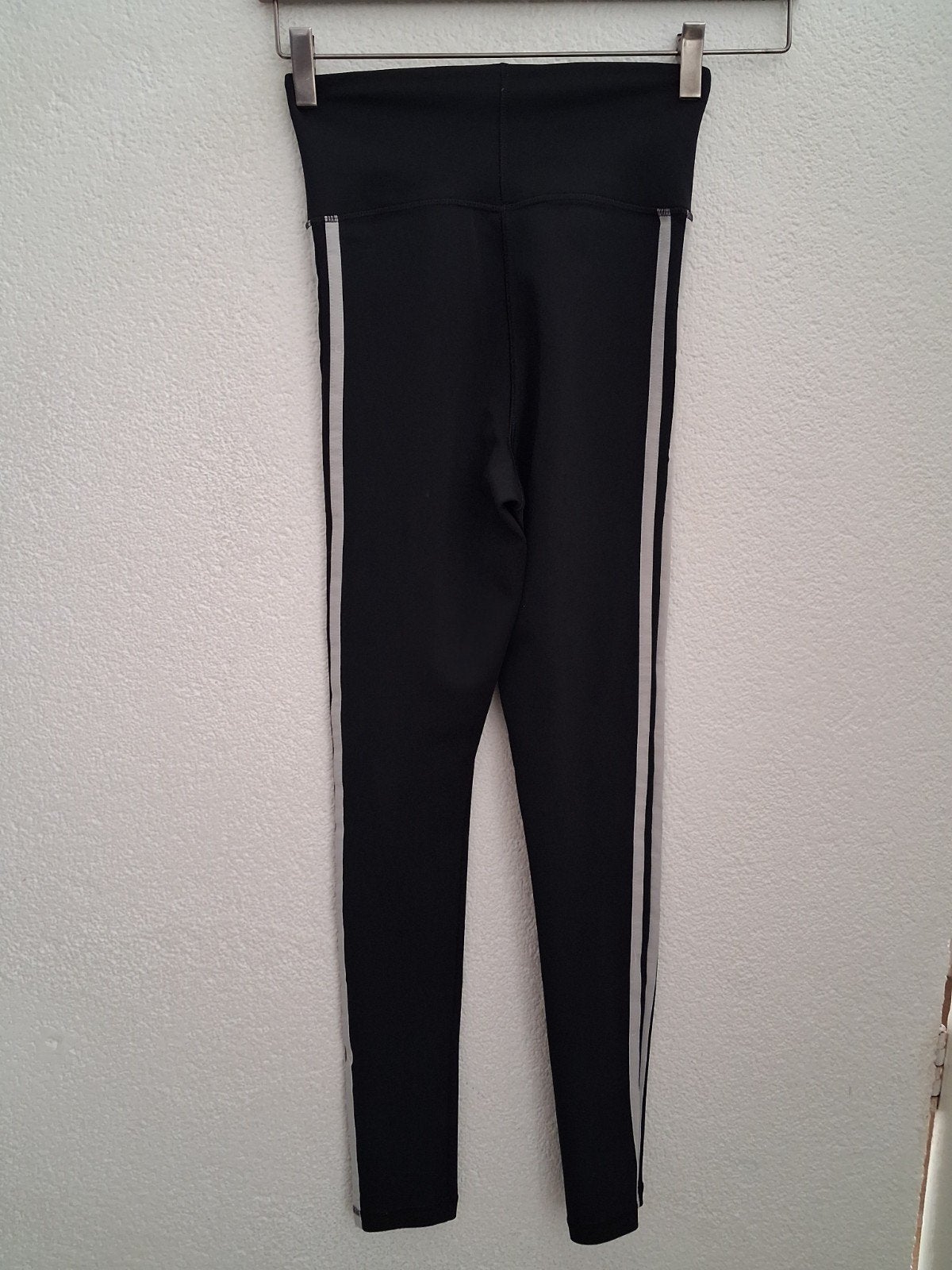 Adidas Climalite sportlegging - Zwart met witte strepen, Kleding | Dames, Adidas, Zwart, Ophalen of Verzenden, Maat 34 (XS) of kleiner