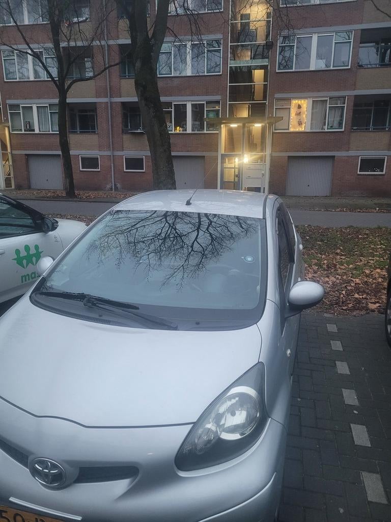 Toyota aygo 2011 ,140.000km  met nieuwe APK, Ophalen