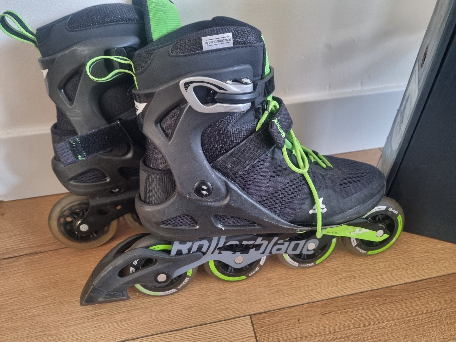 Rollerblade Macroblade 90 Inline Skates - Maat 42, Ophalen of Verzenden, Zo goed als nieuw, Heren, Inline skates 4 wielen