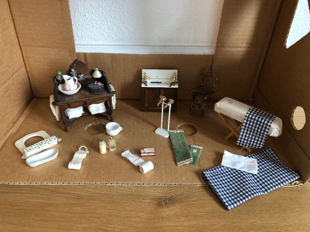 Poppenhuis verzamel badkamer, Ophalen of Verzenden, Gebruikt, Poppenhuis