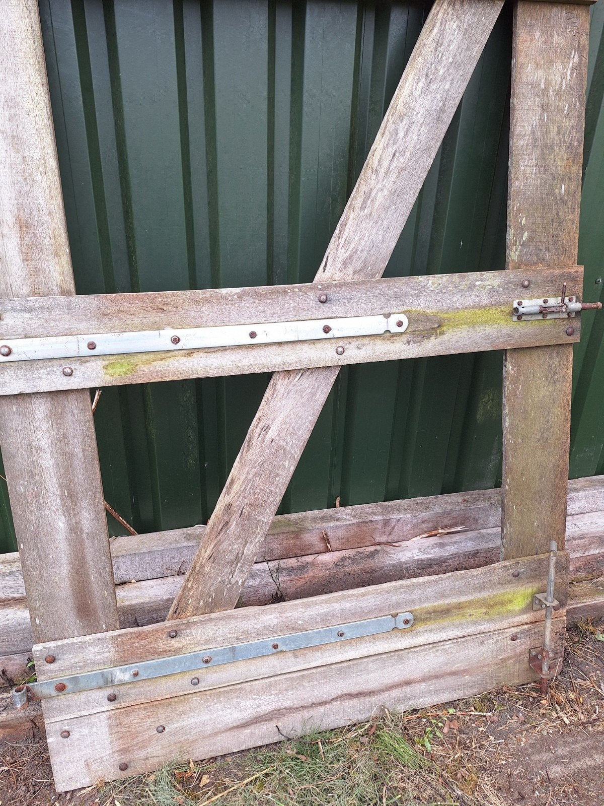 Gebruikte houten tuinpoort met metalen beslag, Met poort, Gebruikt, Ophalen of Verzenden, Tuinhek
