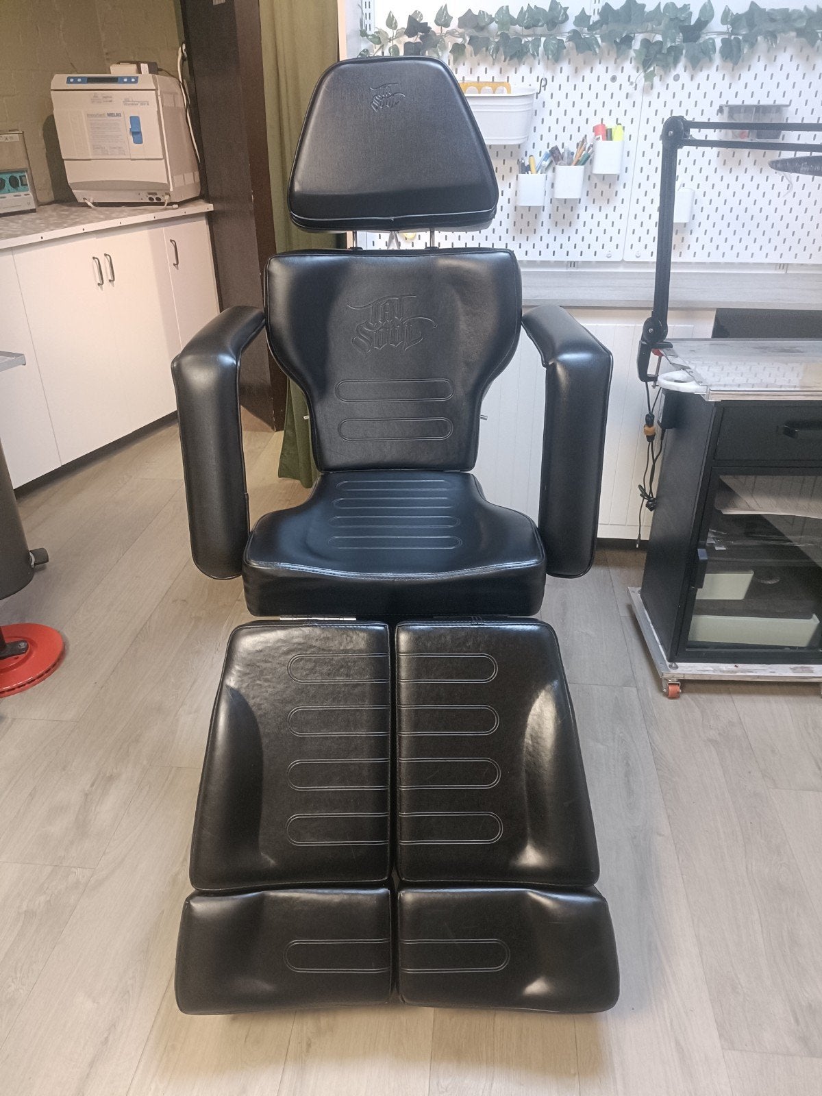 Tatsoul 370-s Behandelstoel - Zwart, Ophalen, Gebruikt, Zwart, Eén