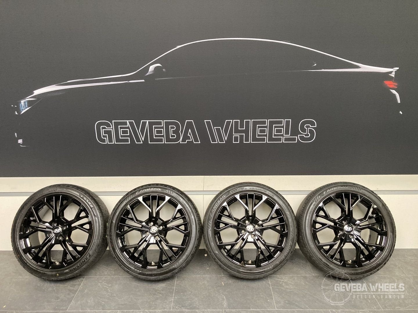 18” Hyundai Bayon sport velgen + banden 4x100, Auto-onderdelen, 18 inch, -, -, Banden en Velgen