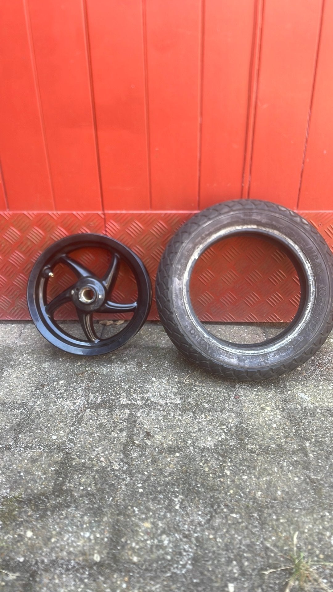 Zip type 3 voorvelg met band, Ophalen, Zo goed als nieuw, Overige typen, Piaggio
