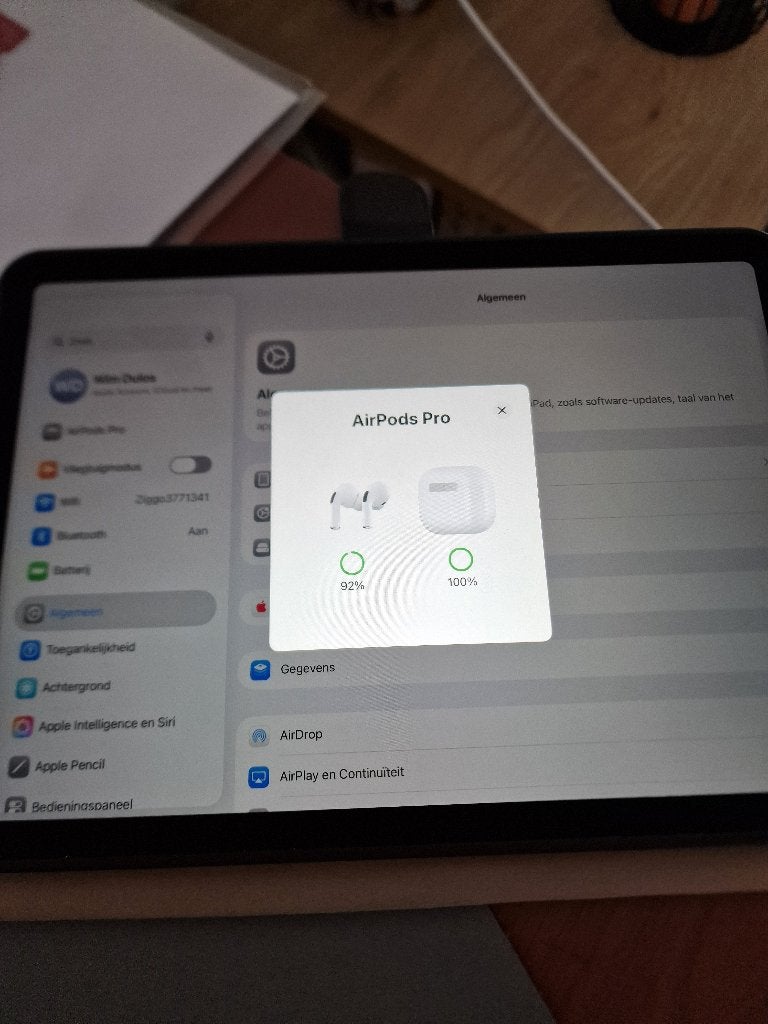 airpods Pro 1 lightning wireless charging case, In gehoorgang (in-ear), Ophalen of Verzenden, Zo goed als nieuw, Apple