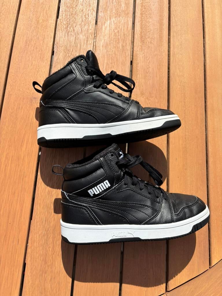Puma sneakers zwart jongens maat 37 ZGAN, Schoenen, Ophalen of Verzenden, Zo goed als nieuw, Jongen