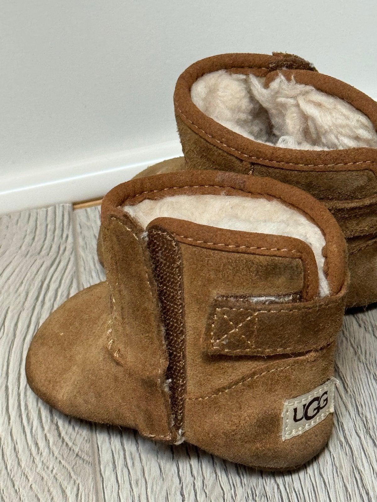 UGG baby schoenen - heerlijk warm voor de kleintjes, Jongen of Meisje, Schoenen, Ophalen of Verzenden, Zo goed als nieuw