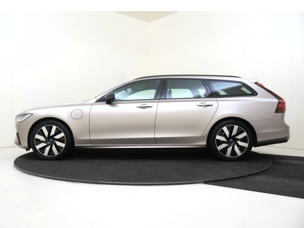 Volvo V90 T8 AWD Ultra Dark | Trekhaak | Panoramadak | 360, Auto's, Volvo, 4 cilinders, Lichtsensor, Hybride Elektrisch/Benzine