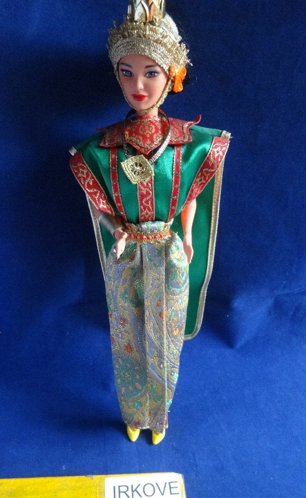 BARBIE IN DRACHT VAN THAILAND * Mattel *, Verzenden, Zo goed als nieuw, Pop