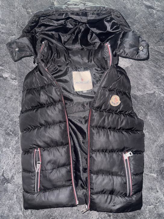 Moncler bodywarmer zwart, Kinderen en Baby's, Ophalen of Verzenden, Zo goed als nieuw, Jas