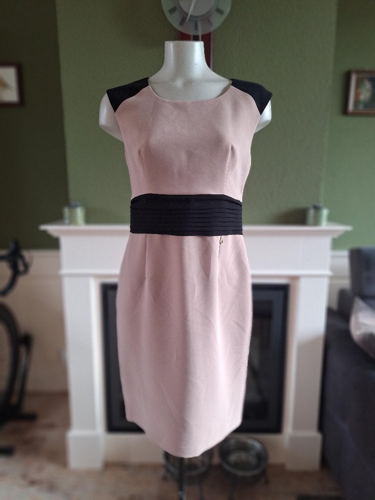 Rinascimento nude jurk mt L, Kleding | Dames, Overige kleuren, Verzenden, Zo goed als nieuw, Knielengte