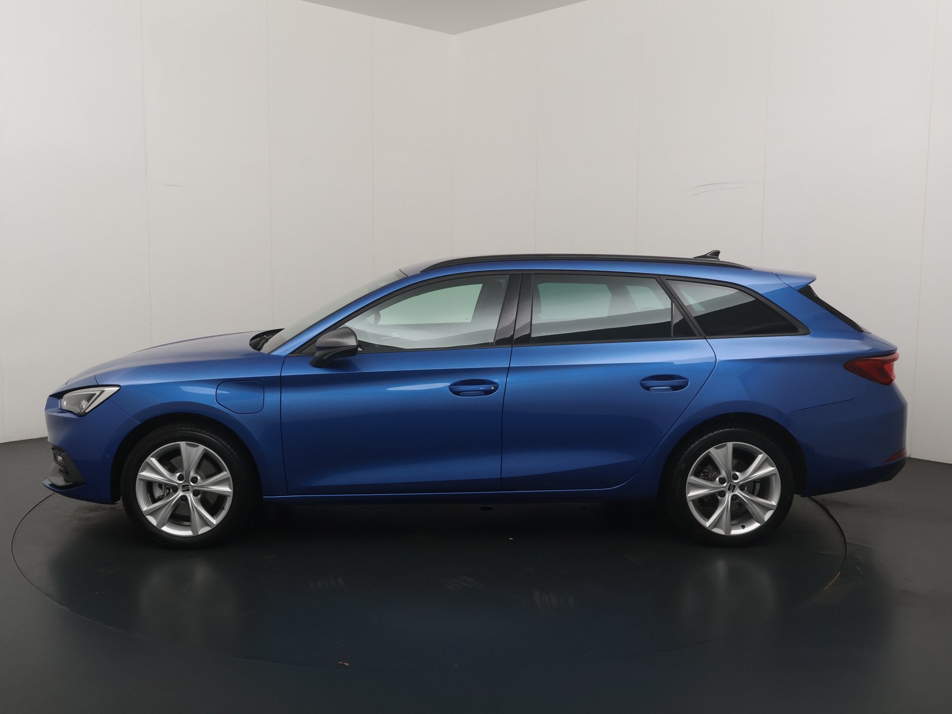 SEAT Leon Sportstourer 1.5 TSI e-Hybrid 204pk FR Business |, 4 cilinders, Leder en Stof, 1616 kg, Plug-in hybride