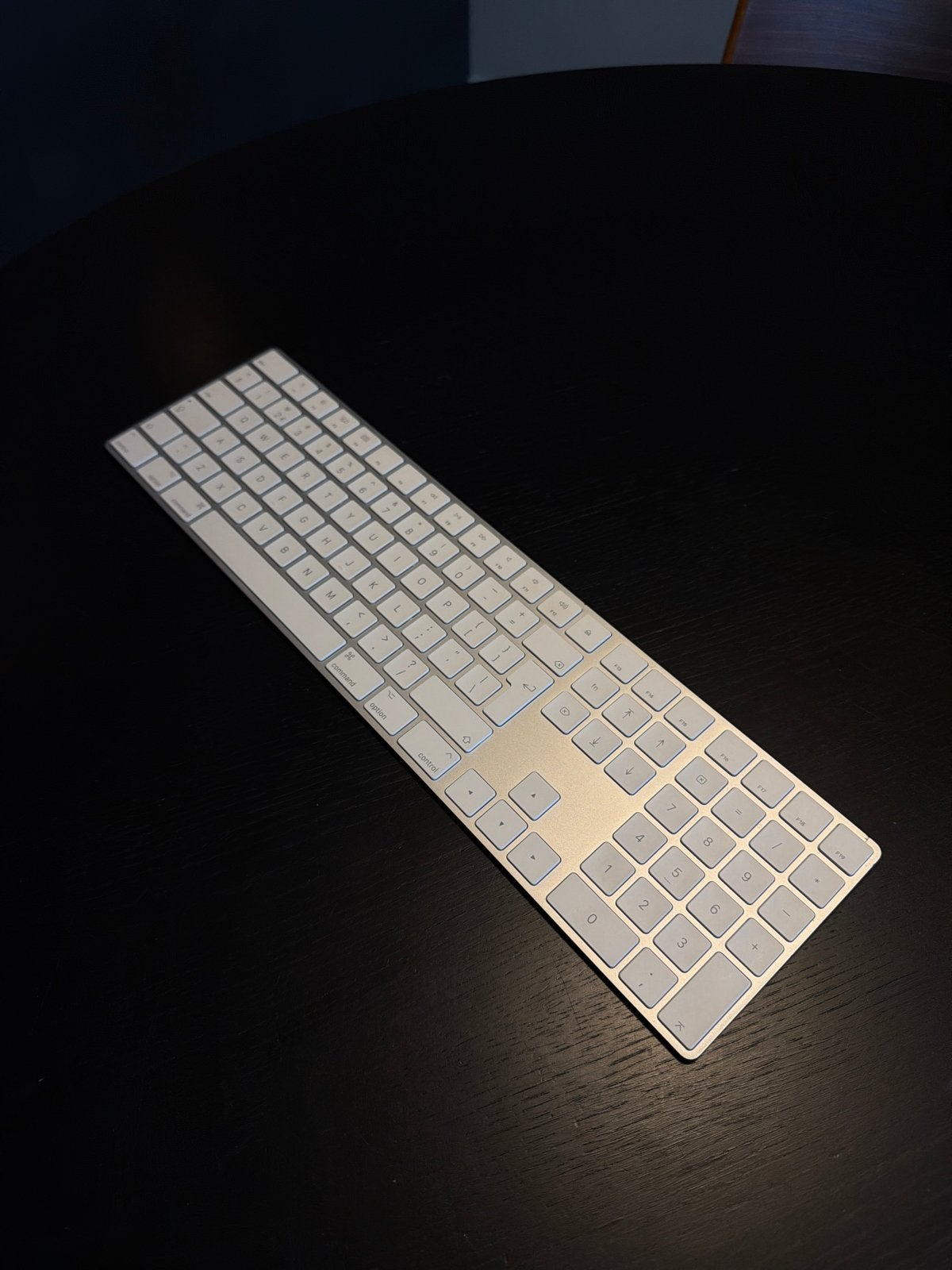 Apple Magic Keyboard met numerieke toetsen, Computers en Software, Ophalen of Verzenden, Zo goed als nieuw, Draadloos, Qwerty