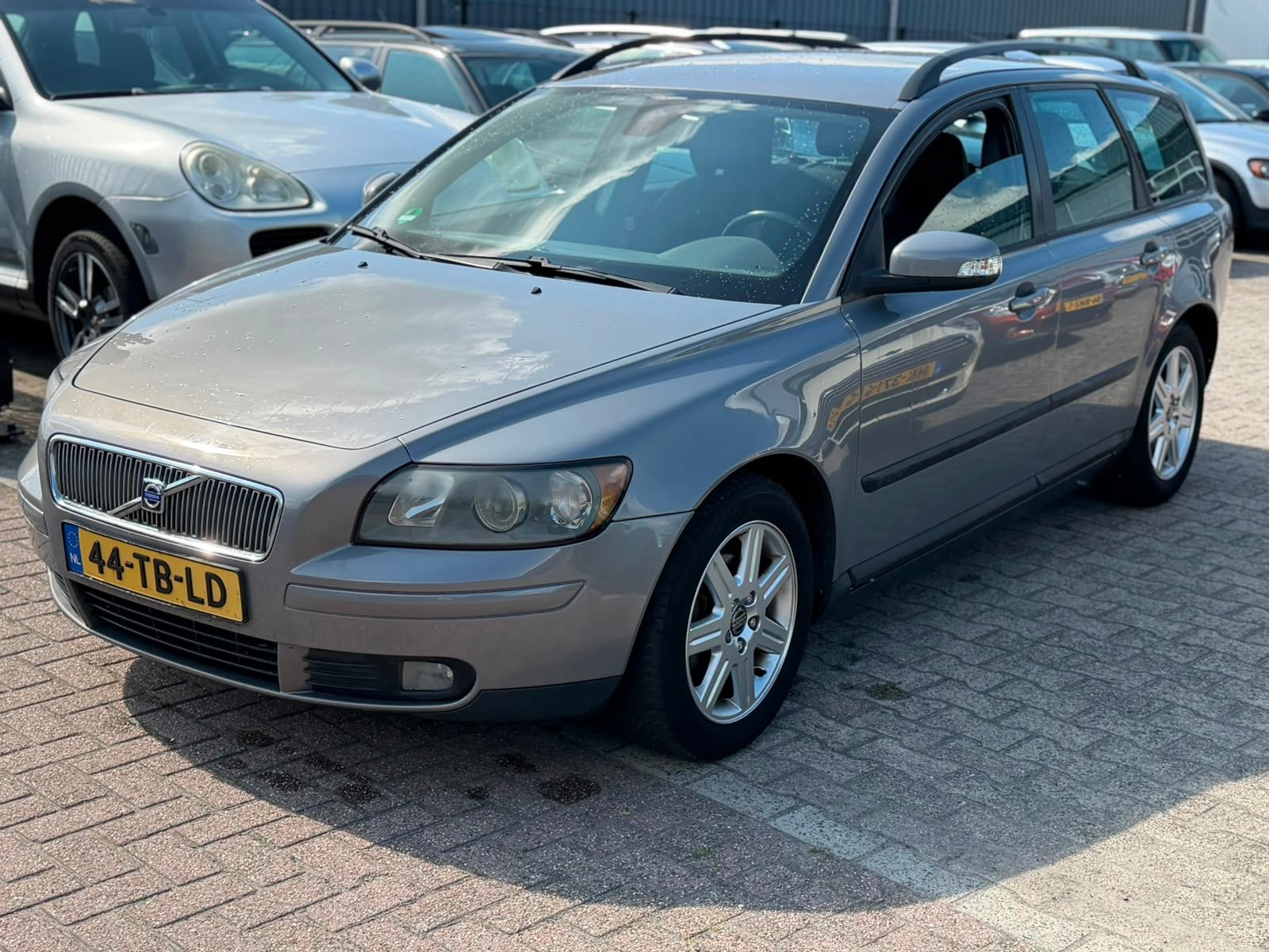 Volvo V50 1.8 Edition I 2006 Grijs Airco Trekhaak, Auto's, Voorwielaandrijving, 125 pk, 4 cilinders, Automatische klimaatregeling