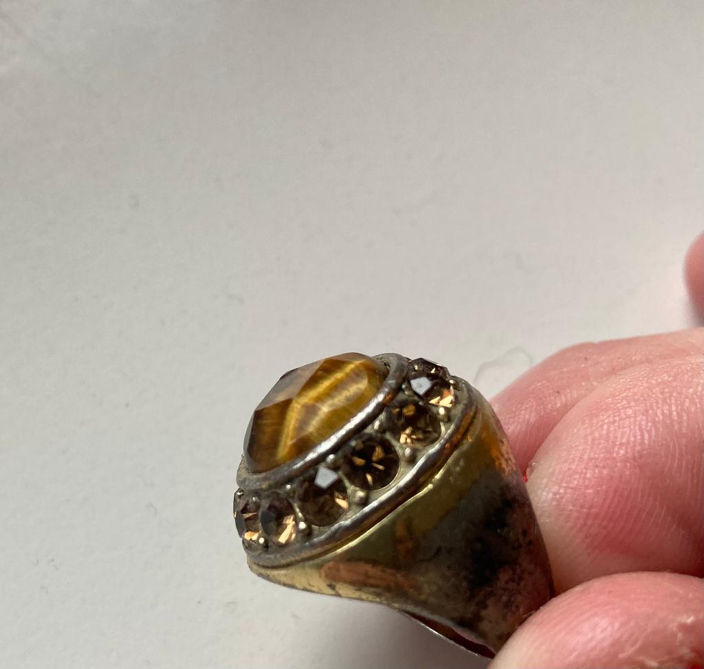 Vintage messing tijgeroog rhinestones strass ring costume, Sieraden, Tassen en Uiterlijk, Antieke sieraden, Ophalen of Verzenden