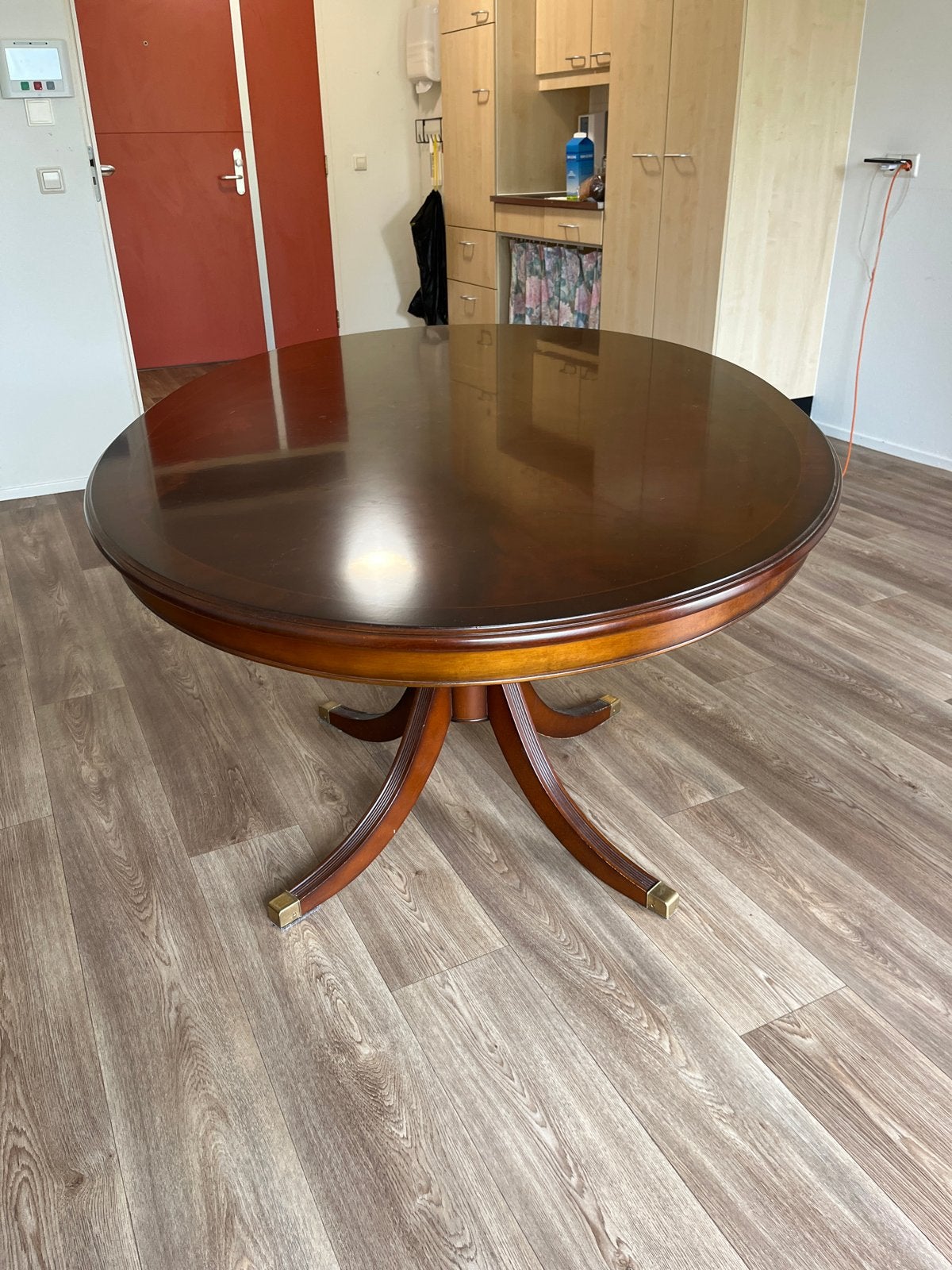 Ovale  eettafel met klassieke uitstraling - Ophalen Dronrijp, Antiek en Kunst, Ophalen