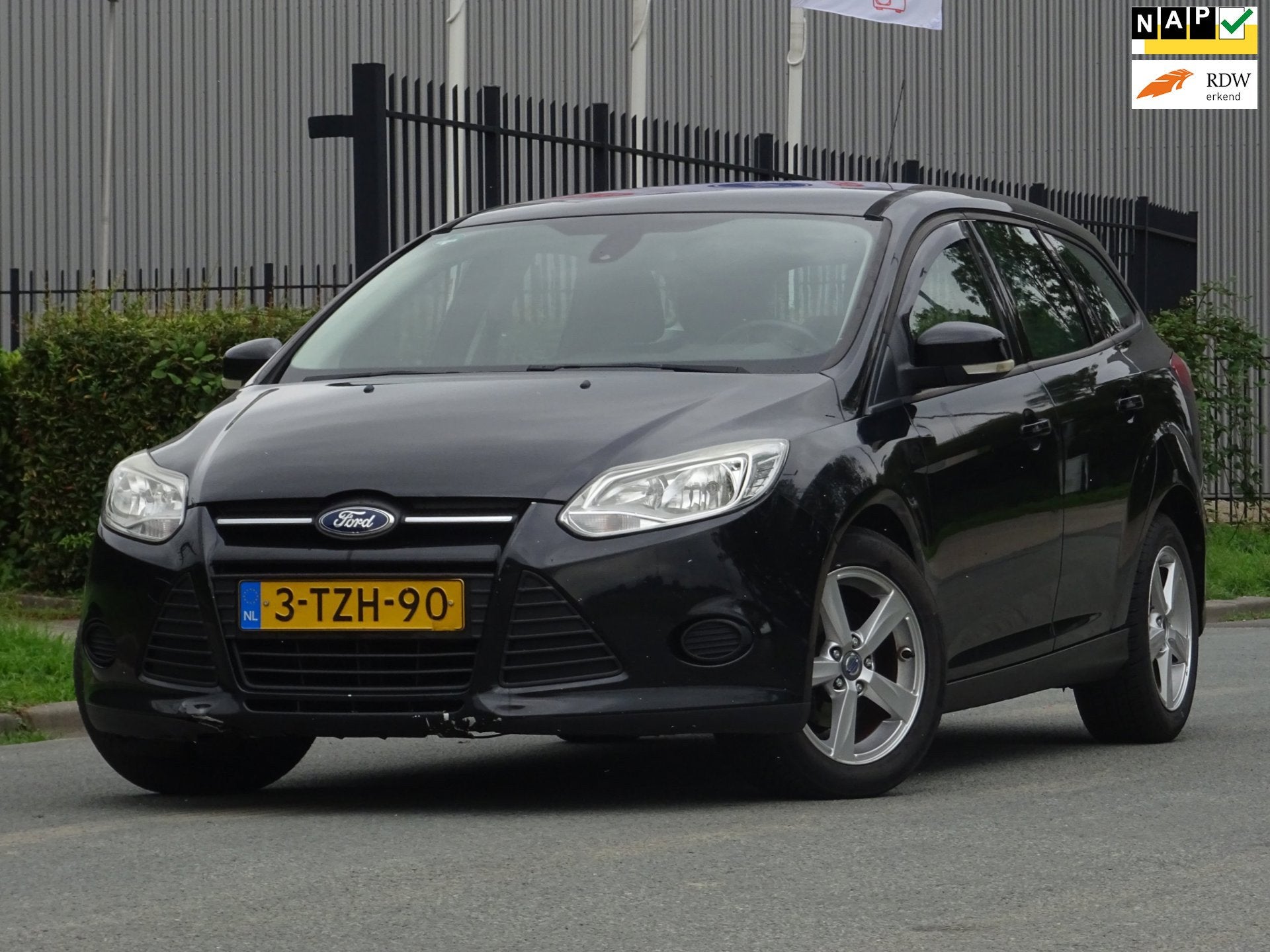 Ford Focus Wagon 1.6 TDCI BJ2014 NAP/NAVI/AIRCO/CRUISE/PDC, Auto's, Gebruikt, 4 cilinders, Zwart, Origineel Nederlands