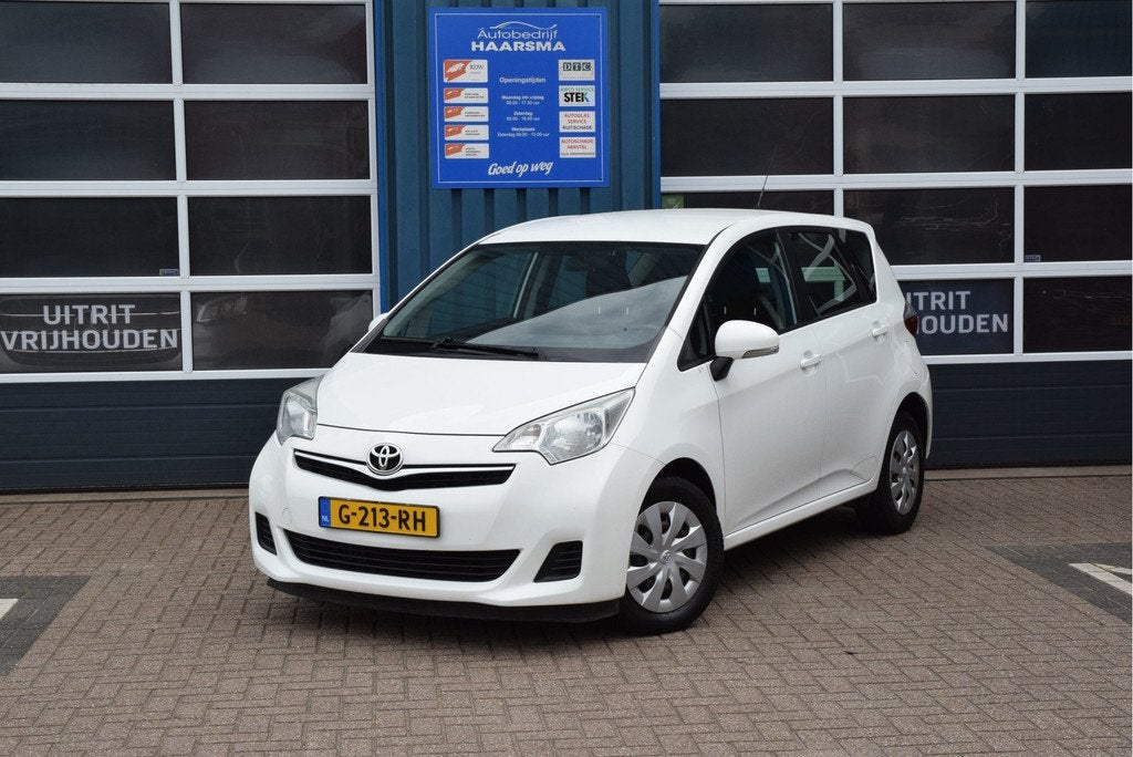 Toyota Verso-S 1.3 VVT-i Comfort (bj 2012), Auto's, Toyota, Voorwielaandrijving, Euro 5, Gebruikt, Zwart