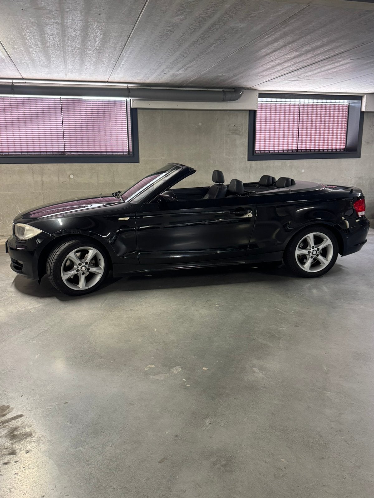 BMW 1-Serie 2.0 120I Cabrio AUT 2008 Zwart, Auto's, 1995 cc, 4 cilinders, Cabriolet, Zwart