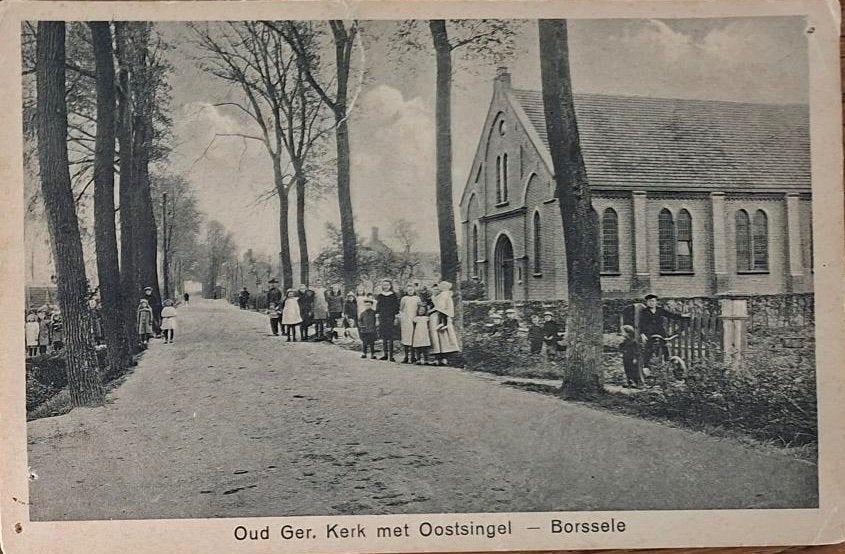Borssele- Oud Geref.Kerk met Oostsingel- Veel volk in 1931, Verzamelen, Ansichtkaarten | Nederland, Verzenden, 1920 tot 1940, Gelopen