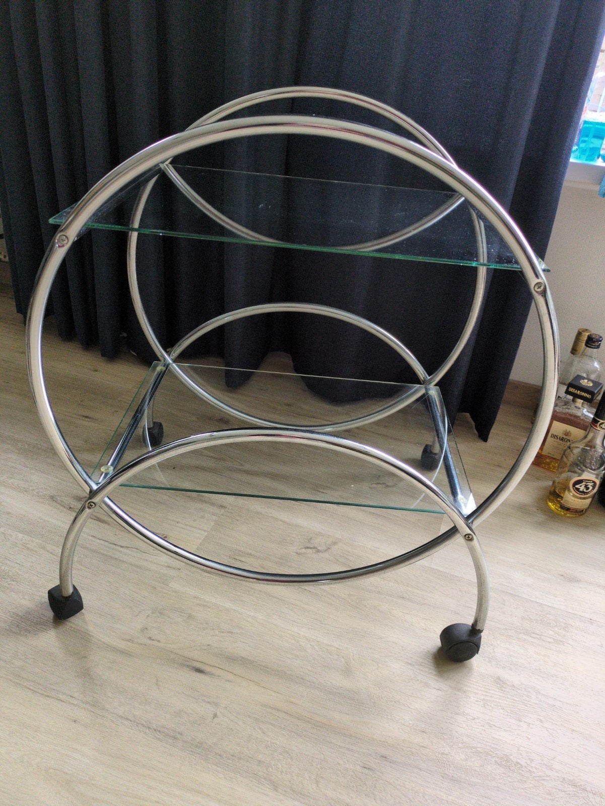 Glazen serveerwagen met chromen frame en wielen, Ophalen, Gebruikt, Rond, 55 tot 75 cm