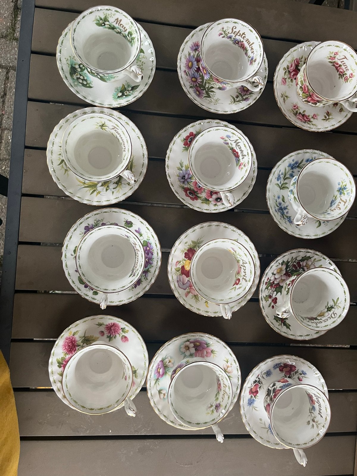 Royal Albert 'Flowers of the Month' 12 kop en sch en 12 geba, Ophalen, Vintage, Zo goed als nieuw, Kop(pen) en/of Schotel(s)