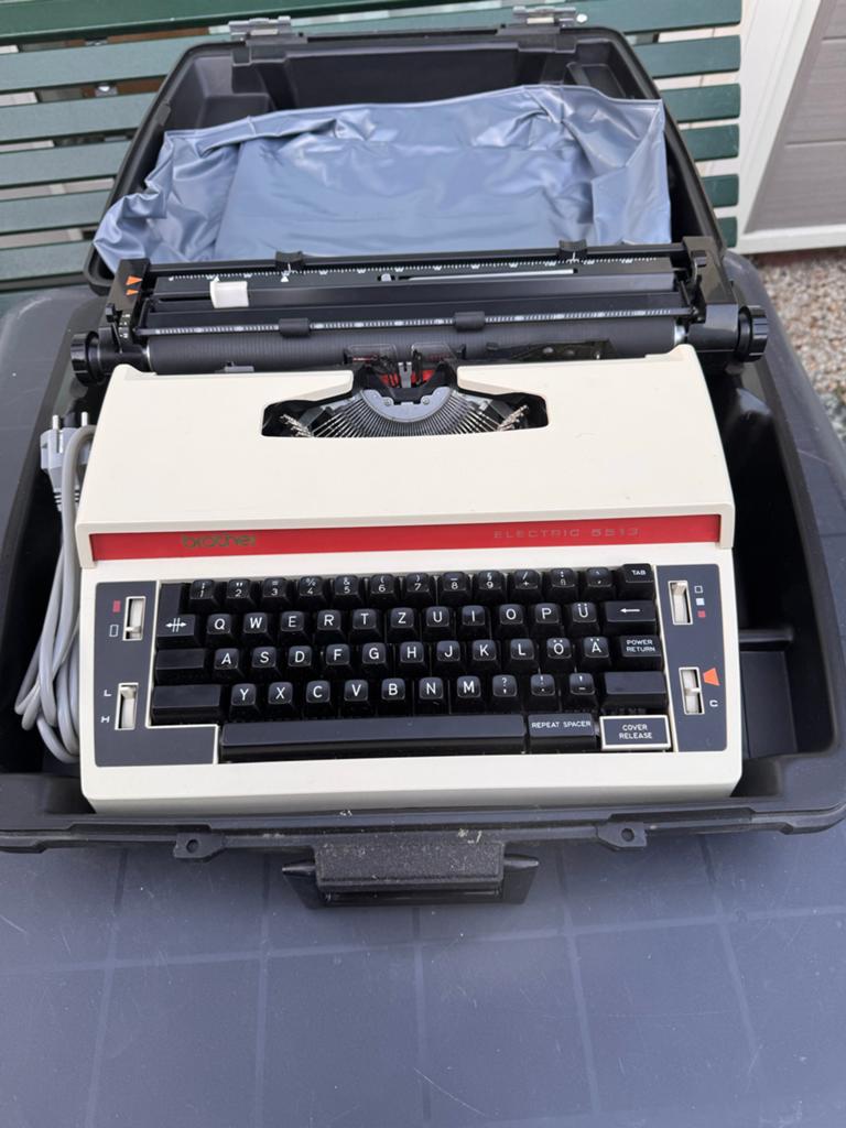 Een Brother elektrische schrijfmachine, Ophalen, Nieuw