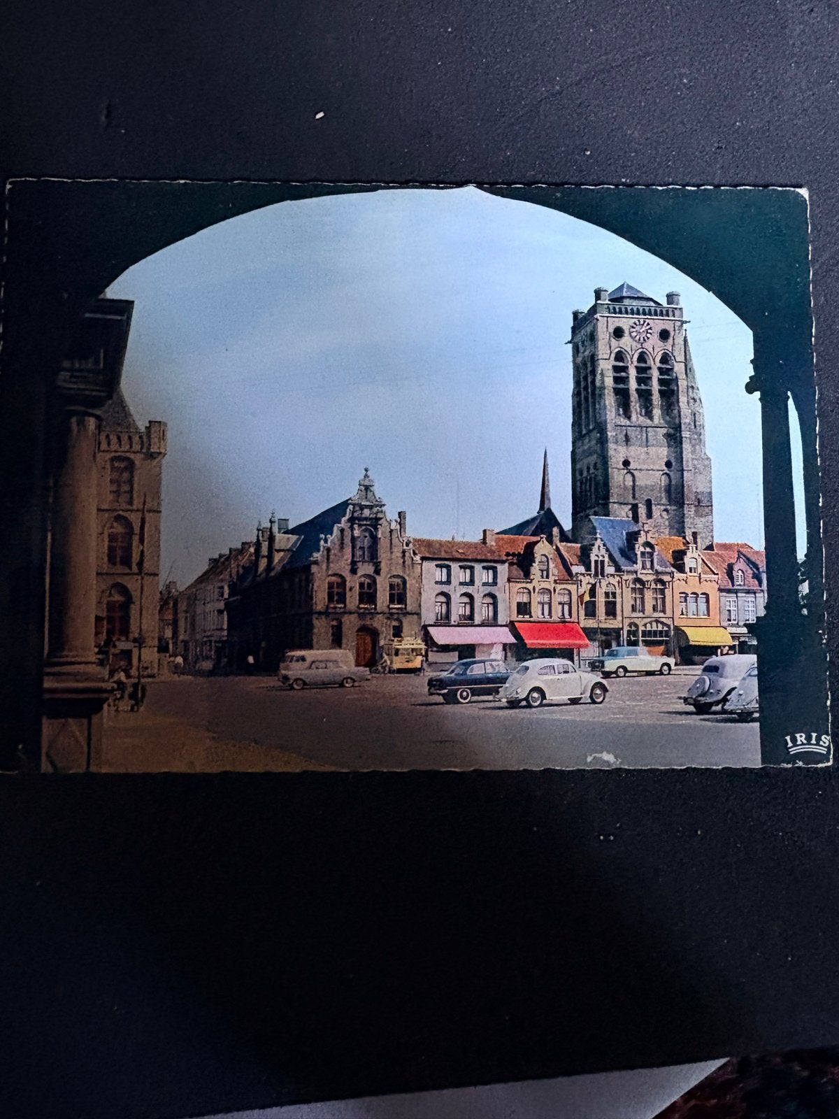 Oude ansichtkaart Veurne België met klassieke auto's, Ophalen of Verzenden, 1940 tot 1960, Gelopen, West-Vlaanderen
