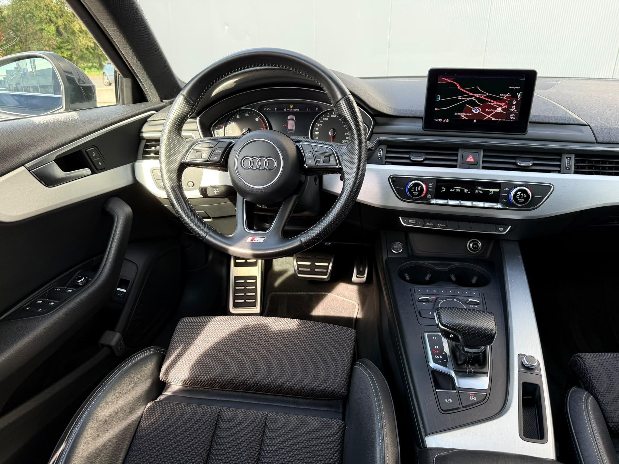 Foto 23 van Audi A4 Avant 1.4 TFSI Sport S line edition navi / 19 inch l