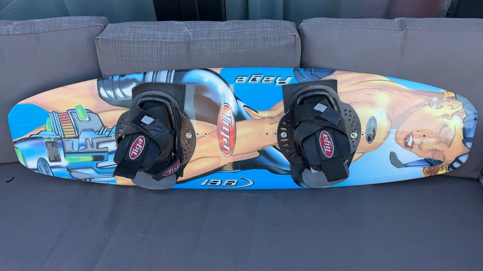Wakeboard 136cm met bindingen (schoenmaat 42 of kleiner), Watersport en Boten, Ophalen, Gebruikt, Board en Schoenen