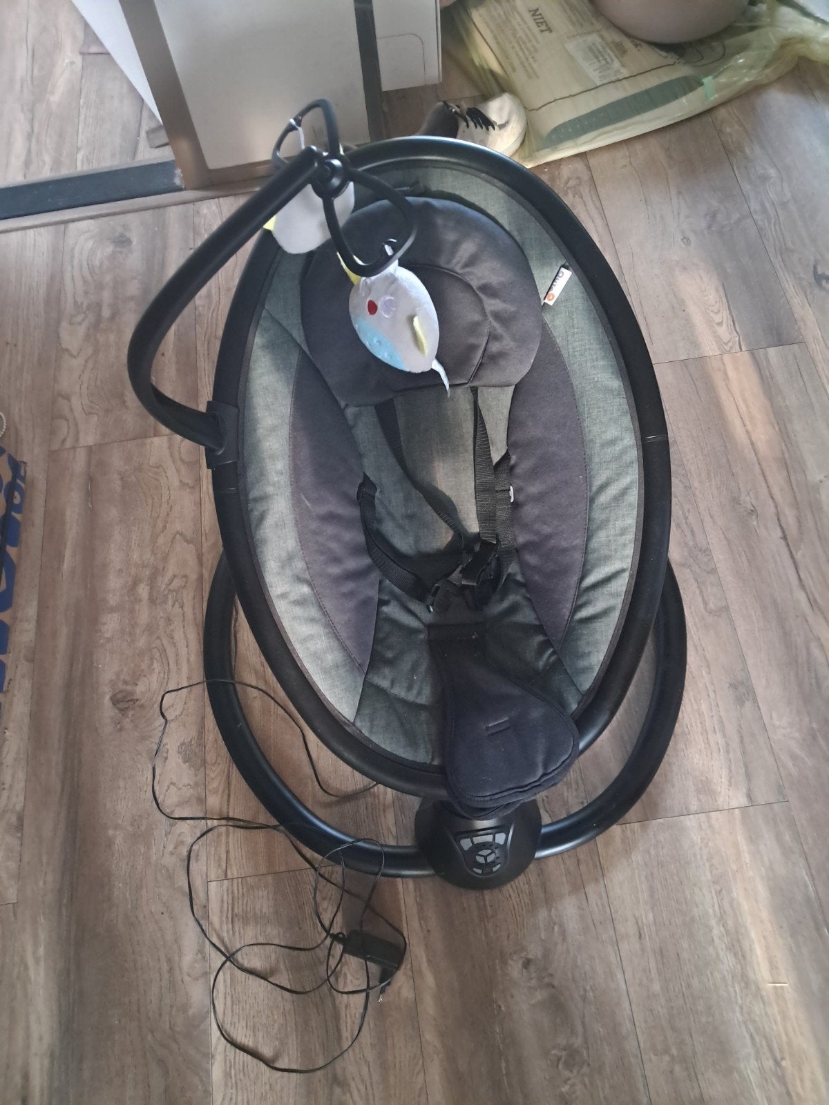 Qute Elektrische schommelstoel voor baby's, Overige merken, Gebruikt, Schommelstoel, Met gordel(s) of riempje(s)