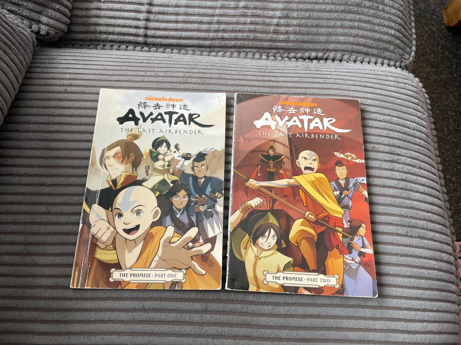 2 boekjes part one two Avatar the last airbender the promise, Meerdere stripboeken, Ophalen of Verzenden, Gelezen