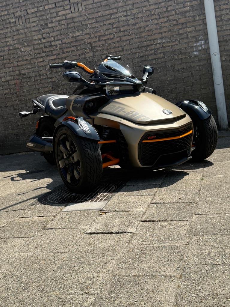 Can-Am Spyder met Akrapovic uitlaat, 3 cilinders, Meer dan 35 kW