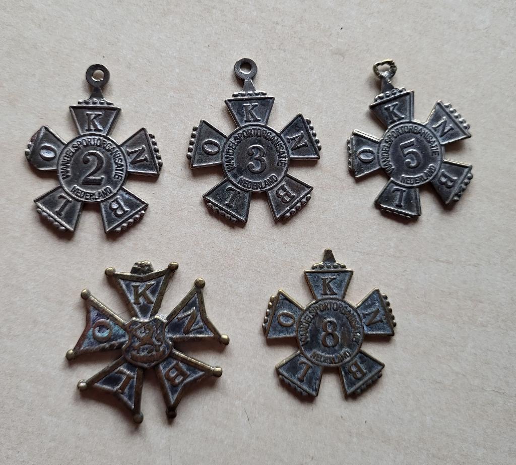 KNBLO 2 3 5 8 Wandelsport medailles, Postzegels en Munten, Ophalen of Verzenden, Overige materialen