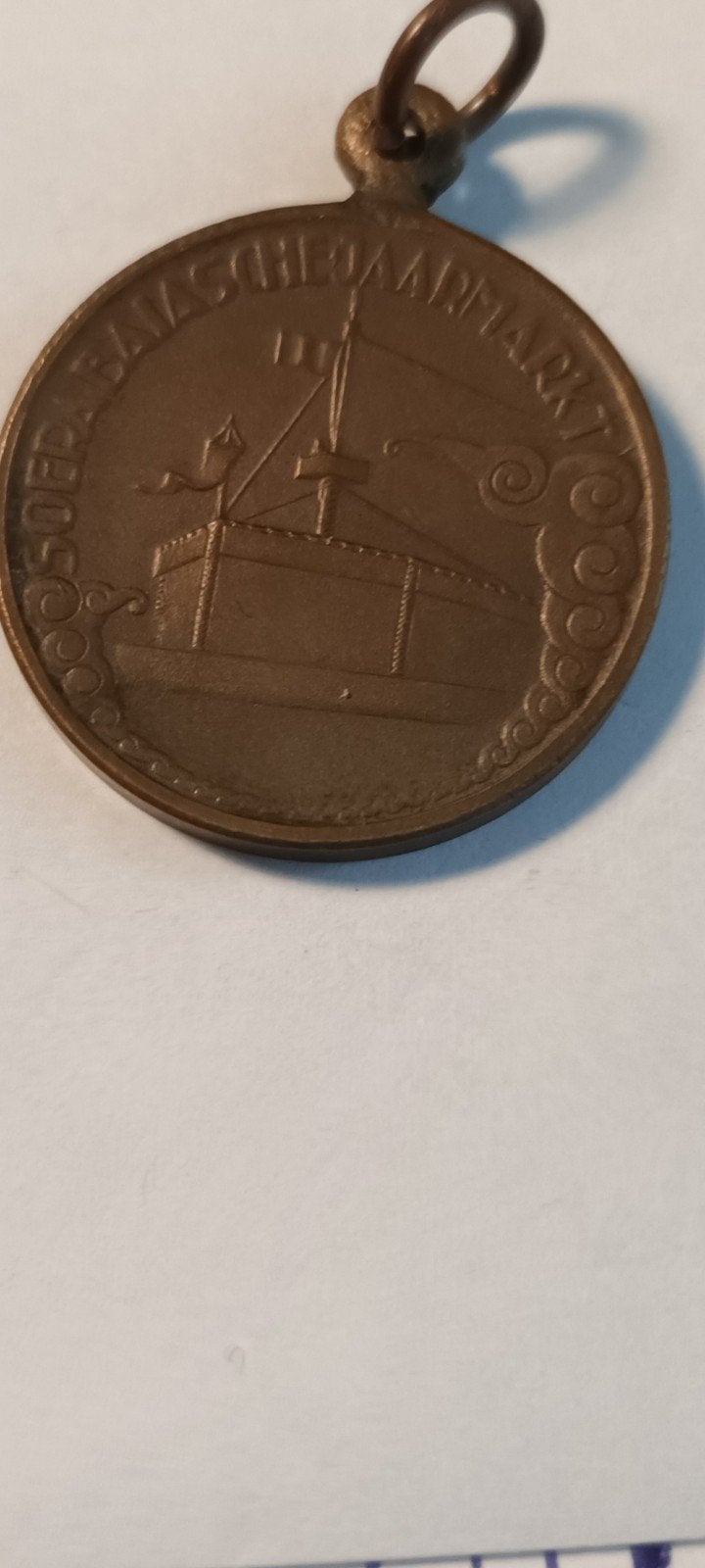 Oude Medaille met Wapenschild en Schip - Historisch, Ophalen of Verzenden