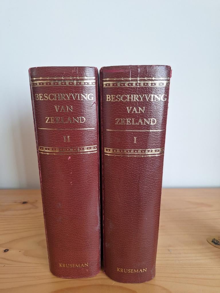 Beschryving van Zeeland - 2 delen (1753), Boeken, Ophalen of Verzenden, 17e en 18e eeuw, Gelezen, Isaak Tirion