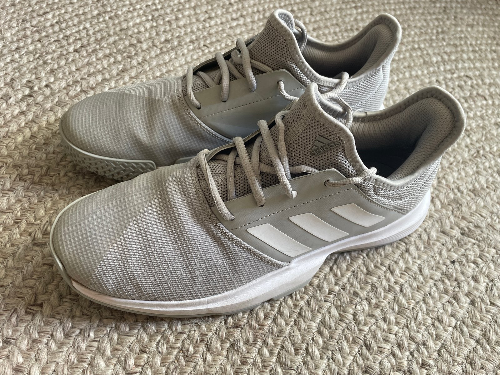 Adidas Game Court gym / tennisschoen Maat 43 1/3, Ophalen of Verzenden, Gedragen, Overige kleuren, Sneakers of Gympen