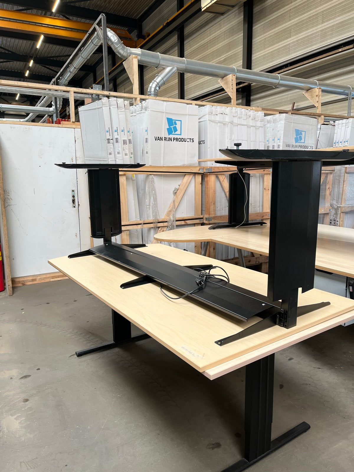 3x Elektronisch Zit-sta Bureau - 205.5x101.5x72 cm, Ophalen, Elektrisch, Gebruikt, Zit-sta bureau