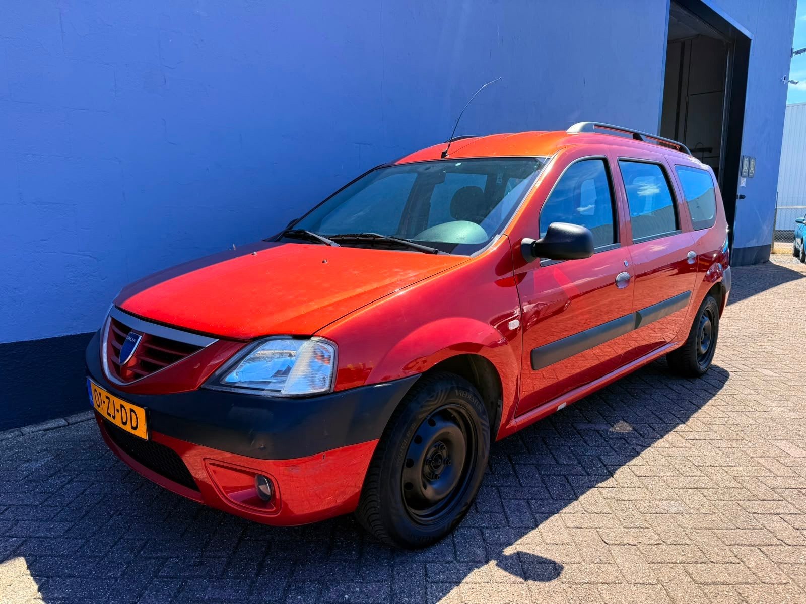 Dacia Logan MCV 1.6-16V Lauréate - Airco - Trekhaak, Auto's, Dacia, Gebruikt, 4 cilinders, 635 kg, Origineel Nederlands