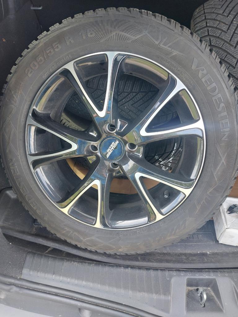 Te koop winterset voor Dacia, Auto-onderdelen, Banden en Velgen, Gebruikt, 16 inch, Banden en Velgen, Personenwagen