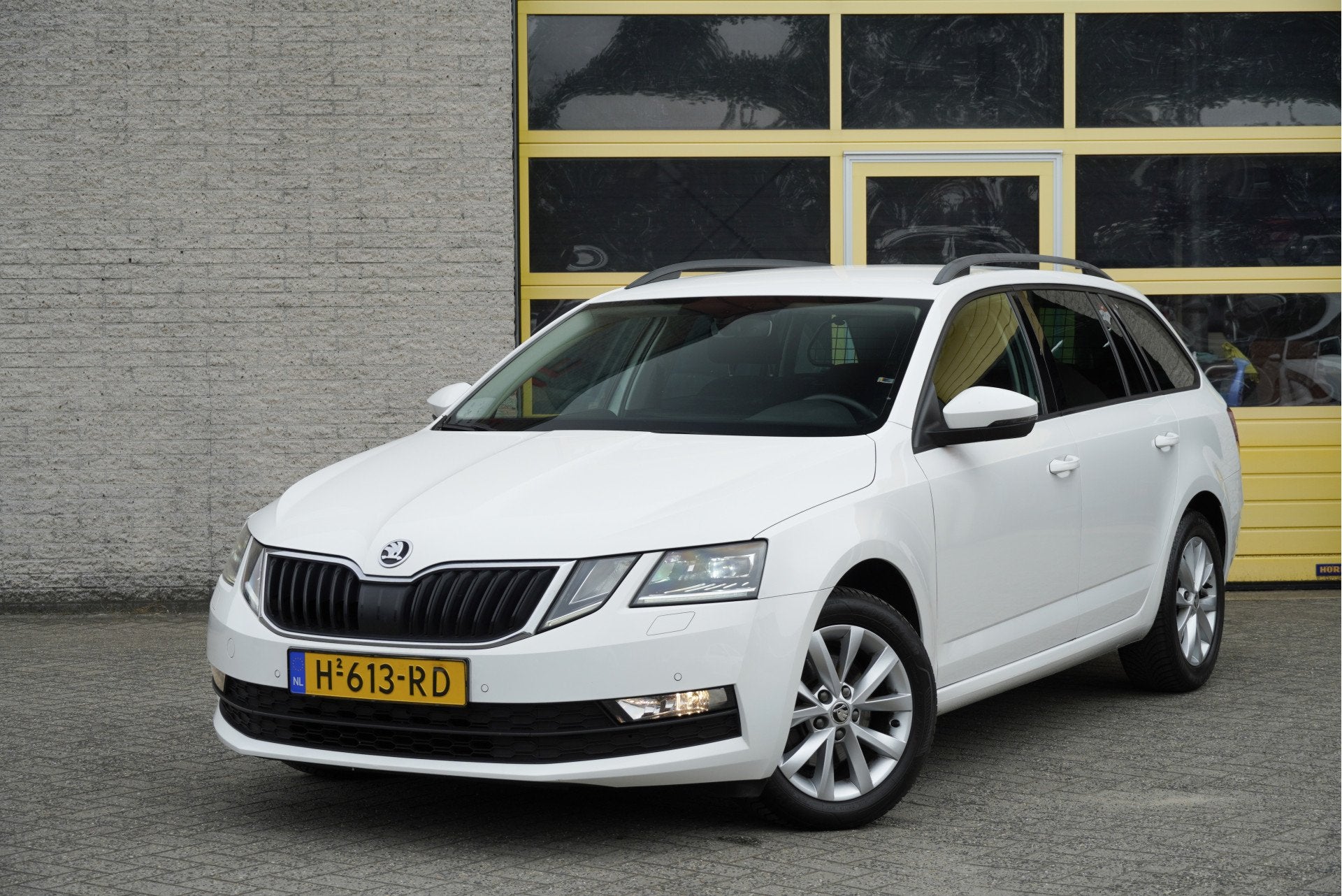 Skoda Octavia Combi 1.0 TSI Style Business Edition BJ2020 Lm, Parkeersensor, Stof, Gebruikt, 116 pk