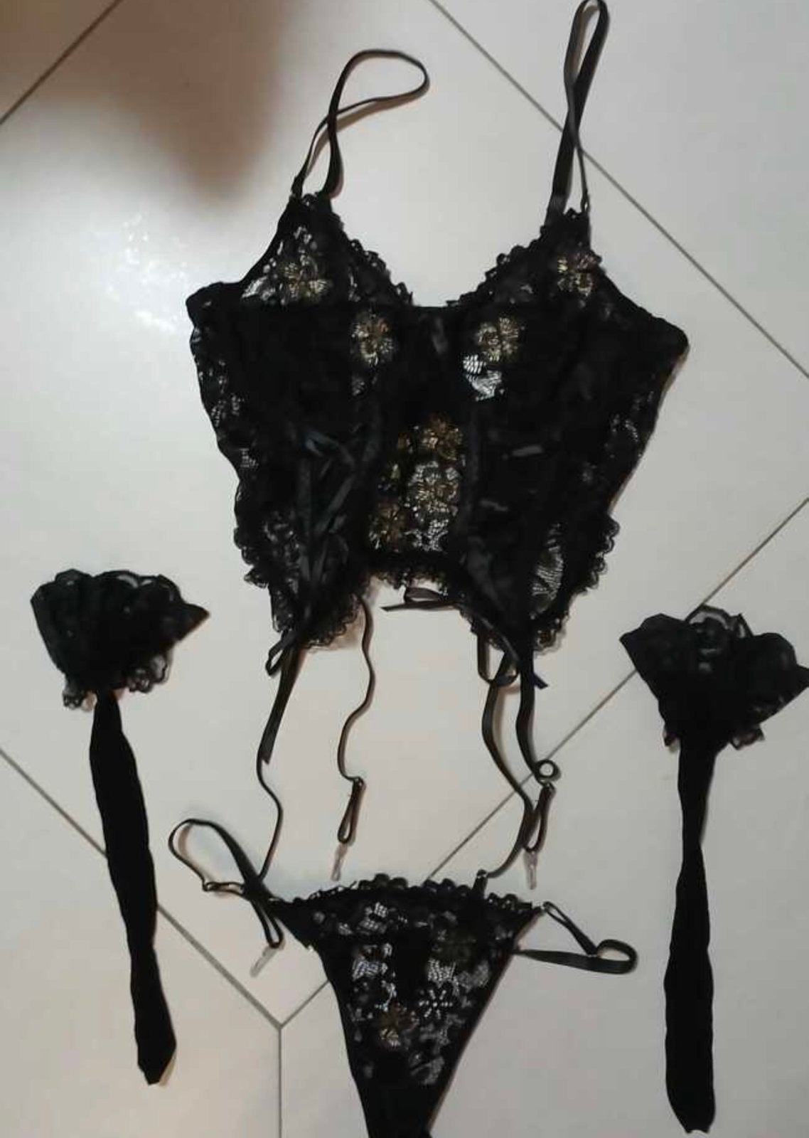 Gedrafen string setje, Verzenden, String