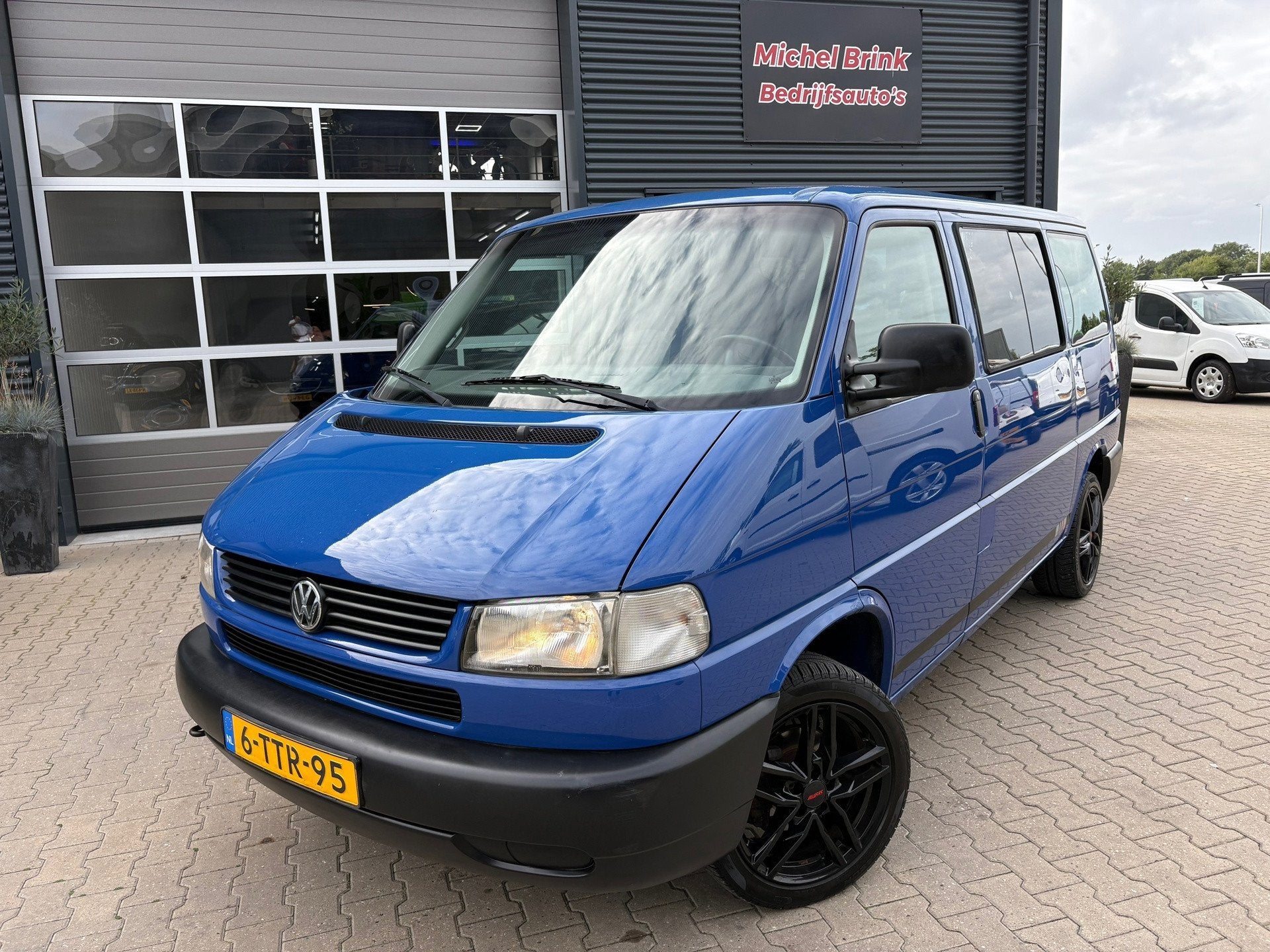 Volkswagen Transporter Kombi Caravelle 9 Persoons, Auto's, Stof, Gebruikt, 8 stoelen, Blauw