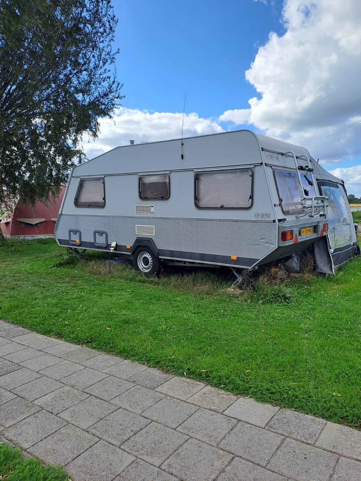 Kip Grey Line, Rondzit, Kip, Particulier, Tot en met 4
