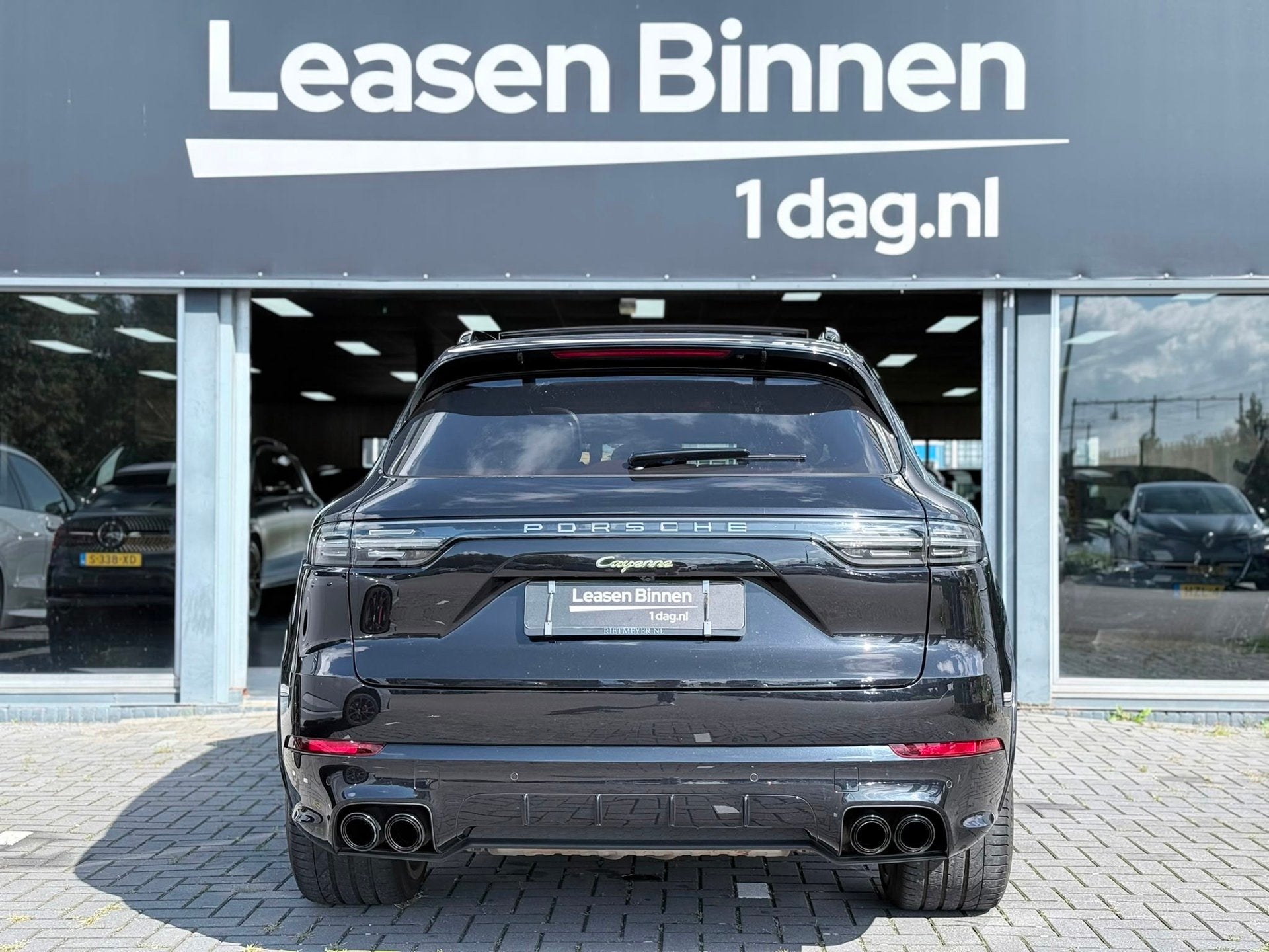 Porsche Cayenne 3.0 E-Hybrid Sport Pano|Softclose|Headup|Mas, Automaat, Gebruikt, Zwart, 2995 cc