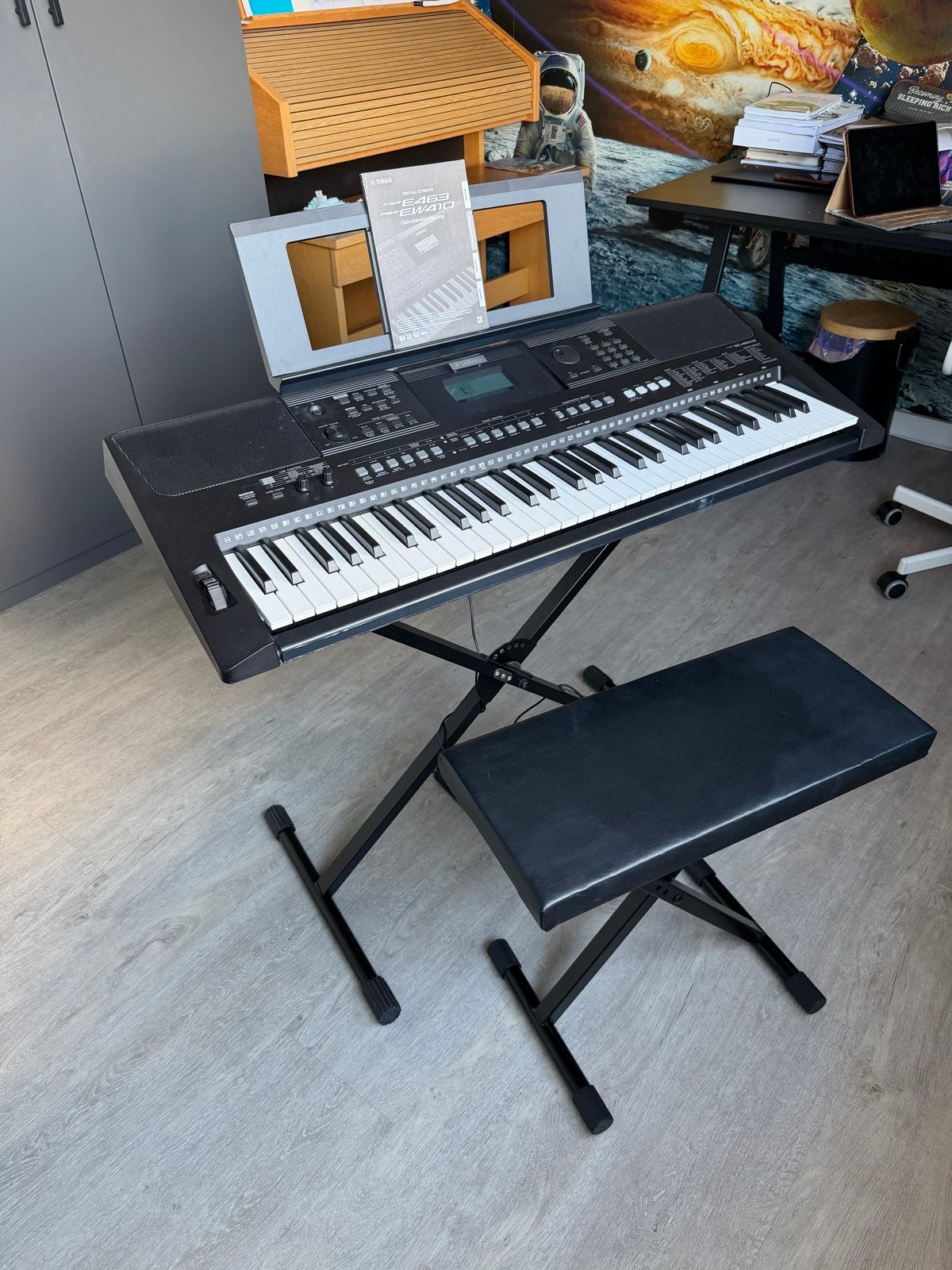 Yamaha PSR-E463 Keyboard met standaard en bankje, Ophalen, 61 toetsen, Yamaha, Zo goed als nieuw