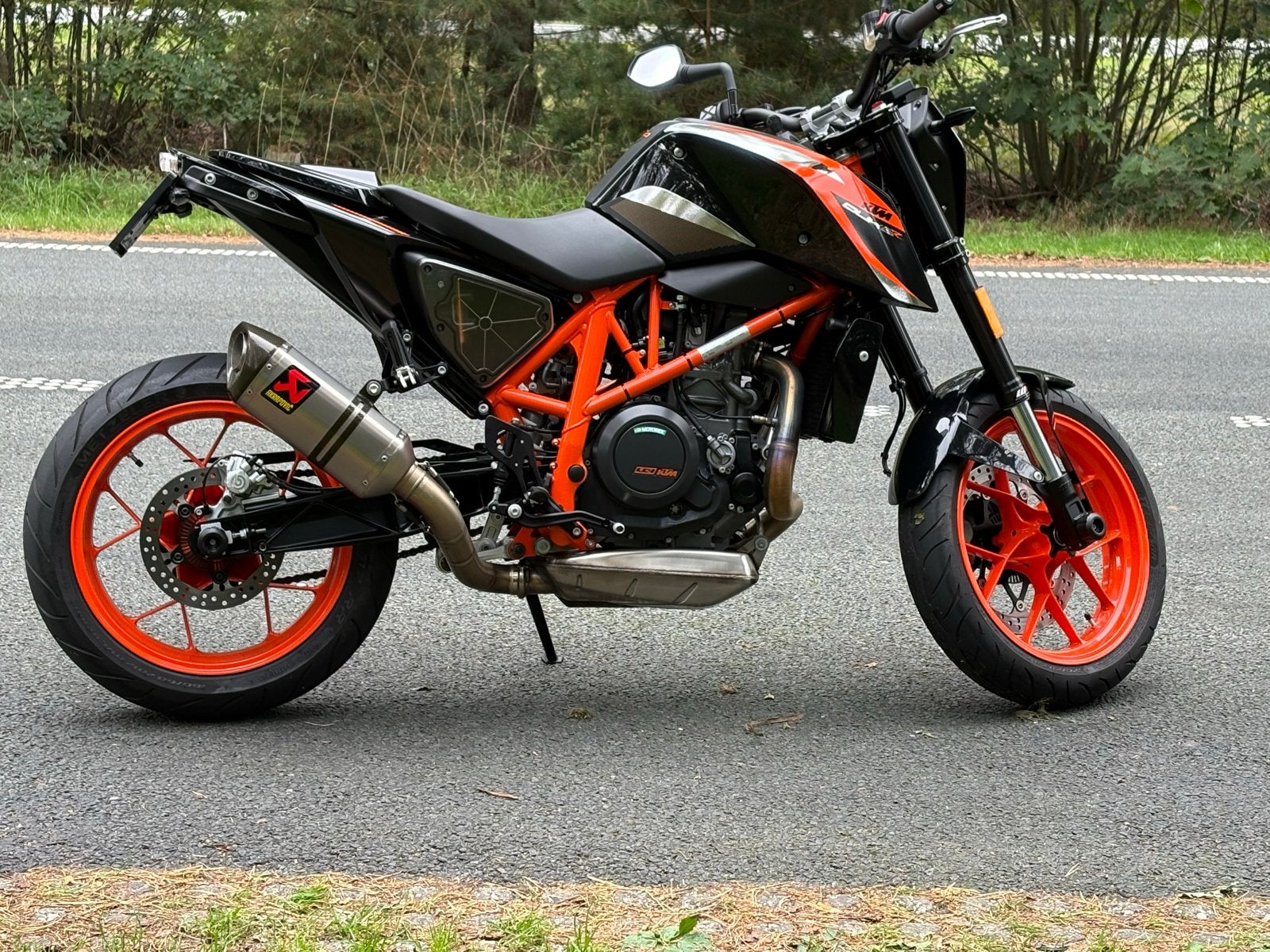 KTM Duke 690 R - Naked Bike met Akrapovic uitlaat, Motoren, Gebruikt, Particulier, ABS, Handgeschakeld